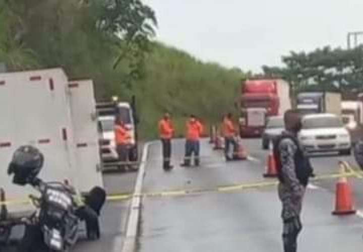 Muere tras ataque a tiros en la autopista Panamá-Colón