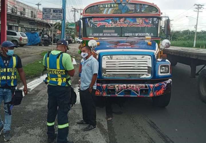 Multan a conductores de autobuses en Colón por infringir normas de bioseguridad