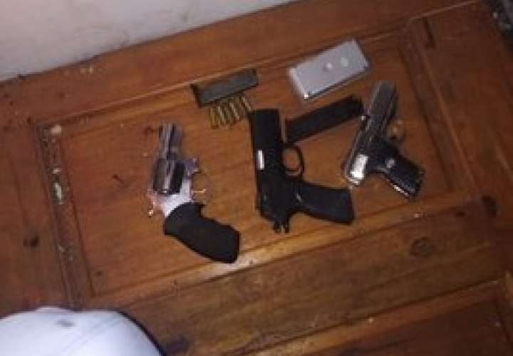 Arrestos, armas y dinero falso en operativo policial en Santa Ana y El Chorrillo