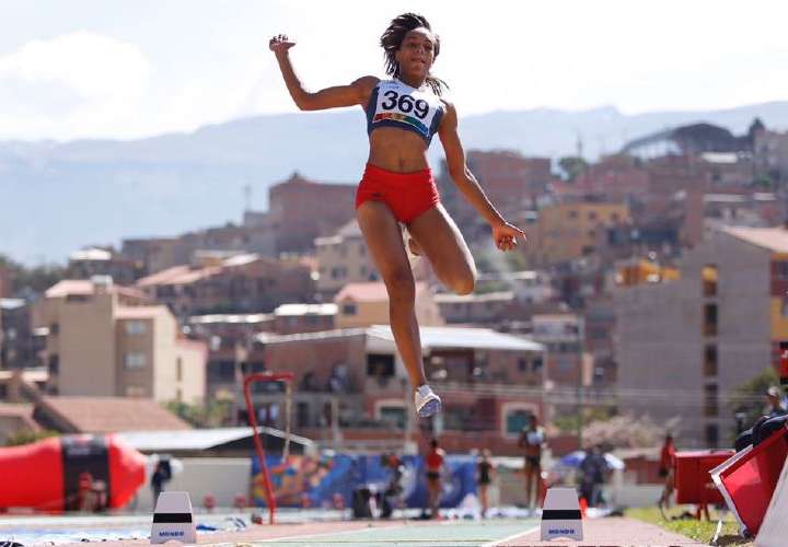 La saltadora Nathalee Aranda, una de las atletas que podría representar a Panamá en los JCC 2022./ Foto: Archivo