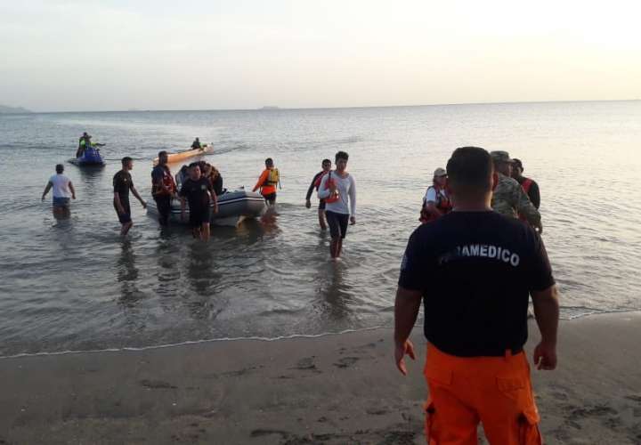 Rescatan náufragos en playa Veracruz