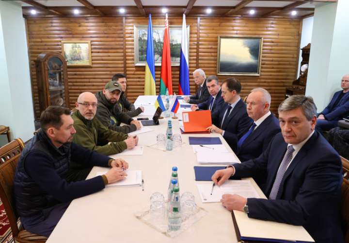 El nuevo encuentro entre las dos partes se produjo en Belovezhskaya Pushcha. EFE