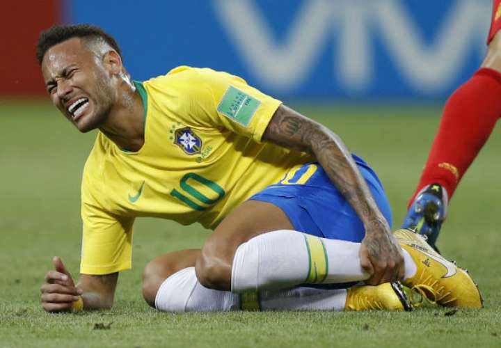Neymar fue criticado por simular muchas faltas durante el Mundial de Rusia 2018.