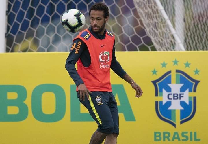  Tite dijo que hará todo lo necesario para que el problema no afecte el desempeño de Neymar. Foto: AP 