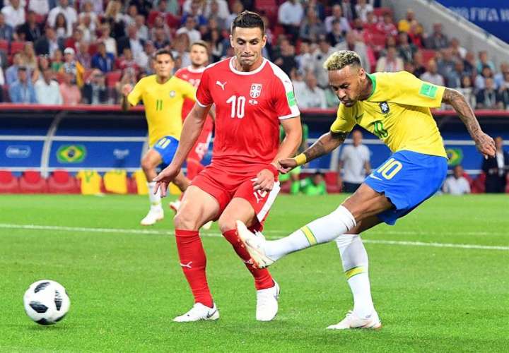 Neymar disparó varias veces a puerta en el partido contra Serbia, pero no anotó. Foto EFE