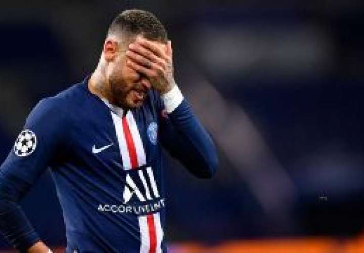 Gobierno de Francia ordena cancelación de temporada de fútbol 