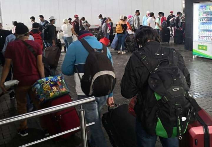 Quinto grupo de nicaragüenses en Panamá retornan a su país y quedan 422