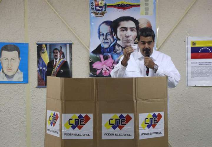 l presidente de Venezuela, Nicolás Maduro, participa en un simulacro electoral en la Escuela Ecológica Simón Rodríguez, ubicada en el Fuerte Tiuna de Caracas (Venezuela). EFE