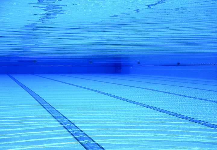 Dos niños  mueren ahogados en una piscina