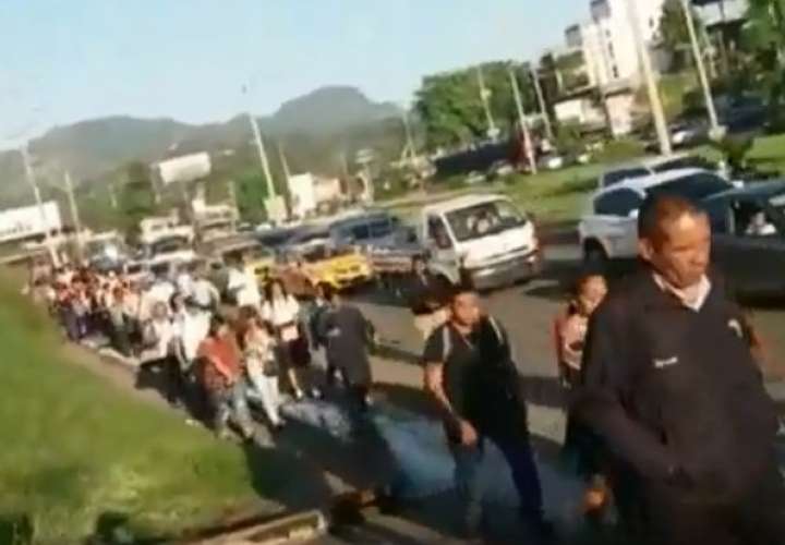  Protestan por tranques interminables en Panamá Norte