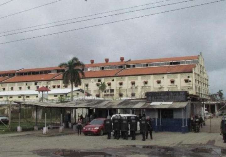 Balacera entre grupos rivales en la cárcel de Colón