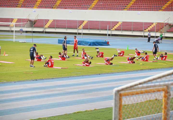 Entrenamiento de ayer de los jugadores que fueron convocados por el técnico Américo Gallego. Foto: Anayansi Gámez