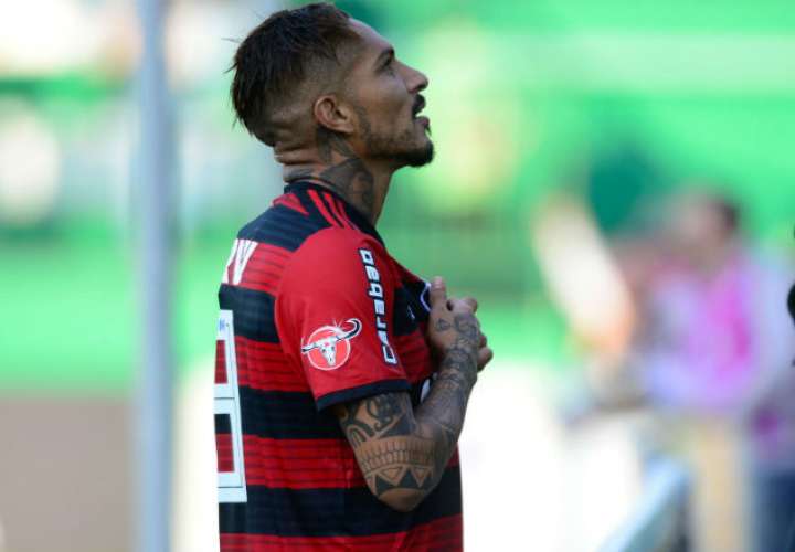 El delantero de Flamengo, el peruano Paolo Guerrero. Foto: EFE