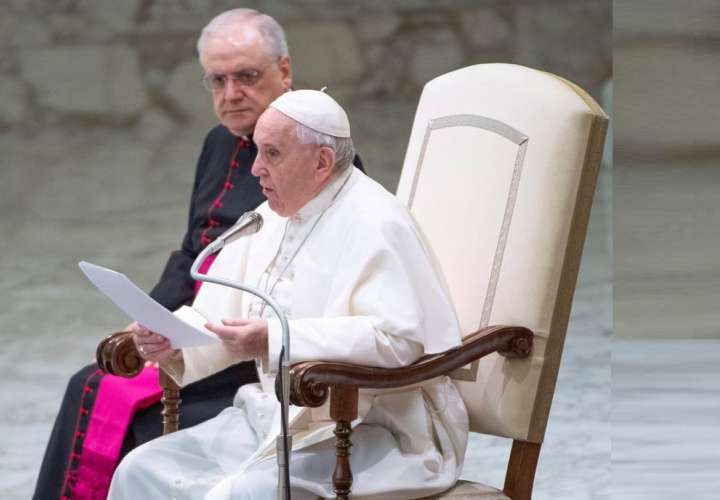 Papa rechaza que se pueda ordenar sacerdotes a hombres casados (Video)