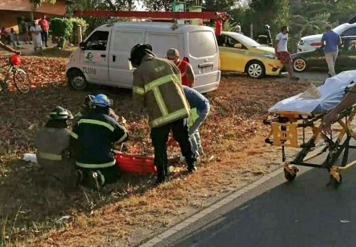 Choque entre auto y bus deja 6 heridos en Coclé