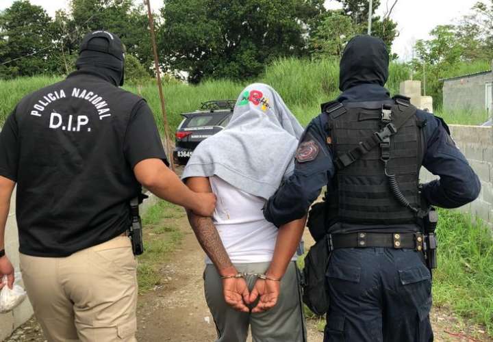 8 capturados por homicidio, robo y droga en operativos simultáneos en la ciudad