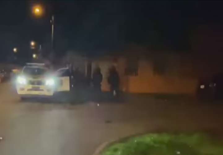 Dos heridos y  ráfagas de balas en parking en Colón  [Video]