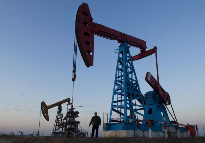 Petróleo de Texas baja  y cierra en 94,98 dólares el barril