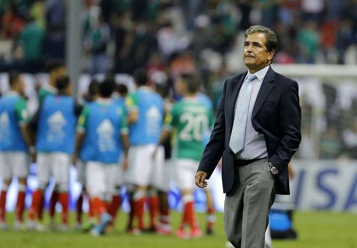 Jorge Luis Pinto manifestó que se quedará en Millonarios, debido a los objetivos que se tienen que lograr y las alegrías que hay que darle al equipo colombiano aún. Foto: EFE