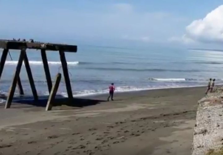 Hallan cadáver de una mujer a orilla de la playa en Puerto Armuelles