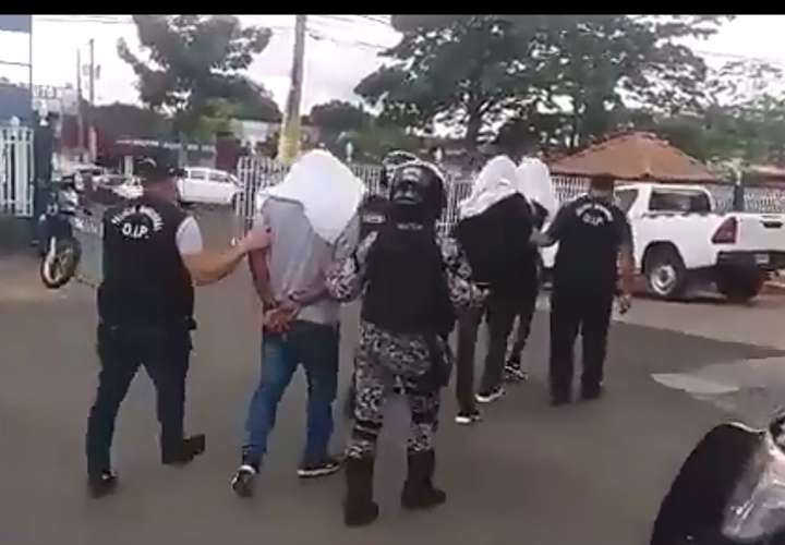Tres detenidos y un arma incautada en Costa Verde 