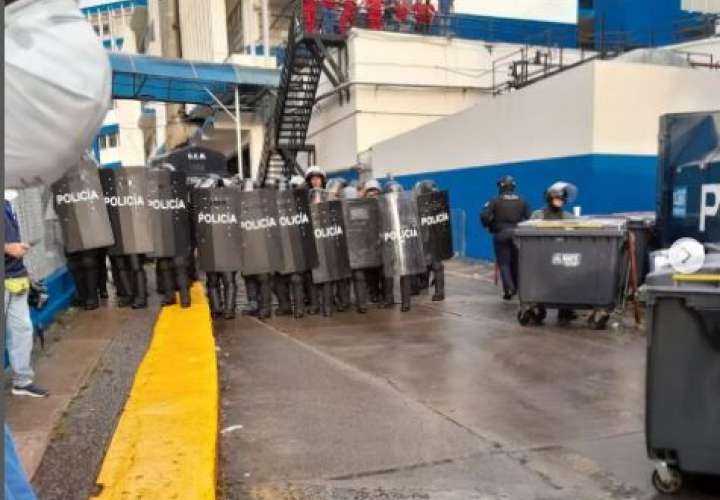 Policía interviene en recolección de basura hospitalaria 