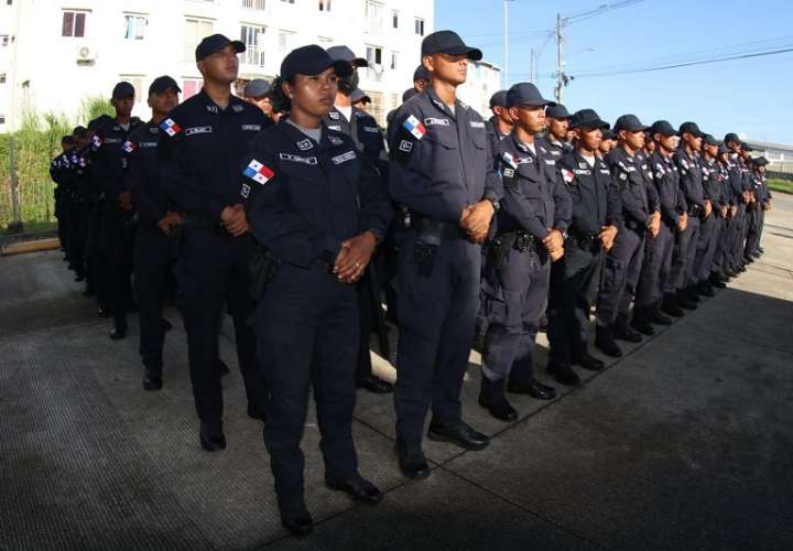 Unos 150 agentes de la Policía Nacional fueron asignados a la comunidad Altos de Los Lagos.