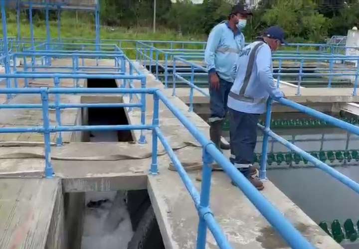 5 corregimientos se mantienen sin el suministro de agua potable, tras la contaminación con hidrocarburo en la planta potabilizadora de Bongo.