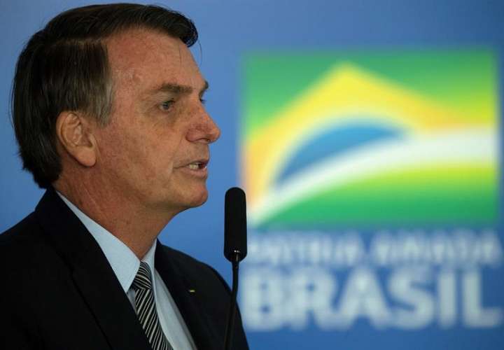 El Gobierno brasileño ya había acordado con la empresa AstraZeneca y la Universidad de Oxford la compra de 100 millones de dosis de la vacuna. EFE