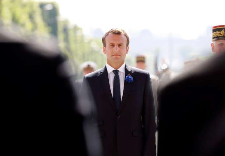 El presidente de Francia, Emmanuel Macron, anunció hoy en un mensaje en Twitter que su país, Alemania y el Reino Unido lamentan la decisión de su homólogo estadounidense, Donald Trump. EFE/Archivo