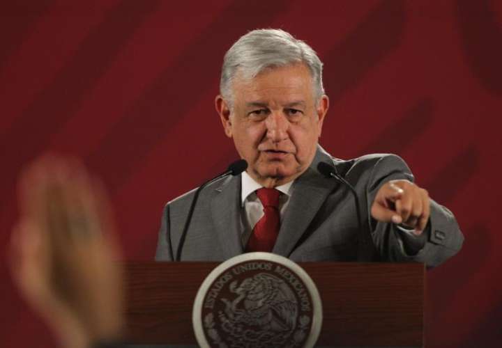 El presidente de México, Andrés Manuel López Obrador, habla durante una rueda de prensa hoy, viernes 31 de mayo de 2019, en el Palacio Nacional de Ciudad de México. EFE