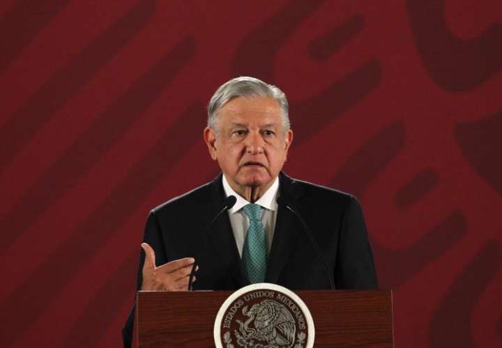 El presidente de México, Andrés Manuel López Obrador, participa en rueda de prensa matutina este lunes, en el Palacio Nacional de Ciudad de México (México). EFE
