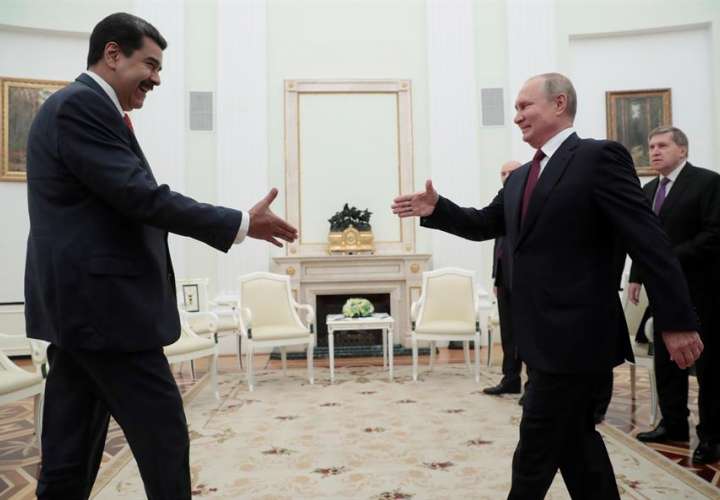 Putin reitera a Maduro su apoyo y pide proseguir el diálogo con la oposición