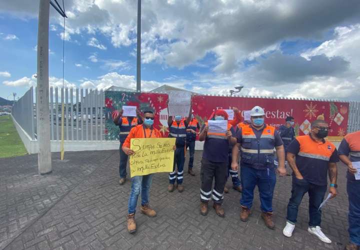 Trabajadores del metro exigen el pago de su bono y vale 