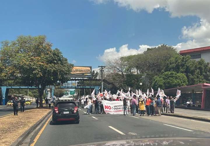 Los manifestantes cerraron un solo paño de la vía Transístmica.