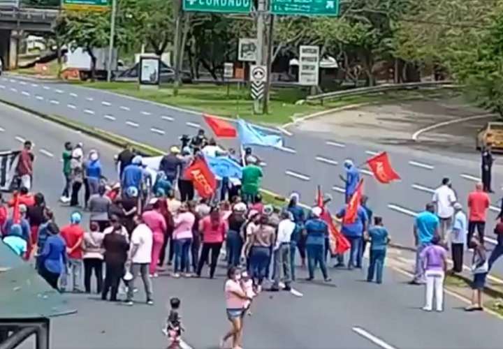 El cierre ocasionó un congestionamiento vehicular en la vía Ttransístmica