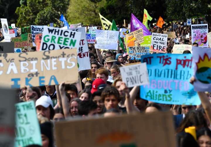 Miles de escolares protagonizaron este viernes las manifestaciones multitudinarias en ciudades como Sídney, Manila, Bangkok, Melbourne o Singapur. EFE