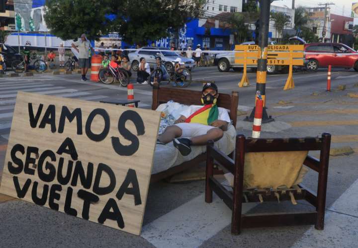 Se prende Bolivia por dudoso triunfo de Evo Morales a la presidencia