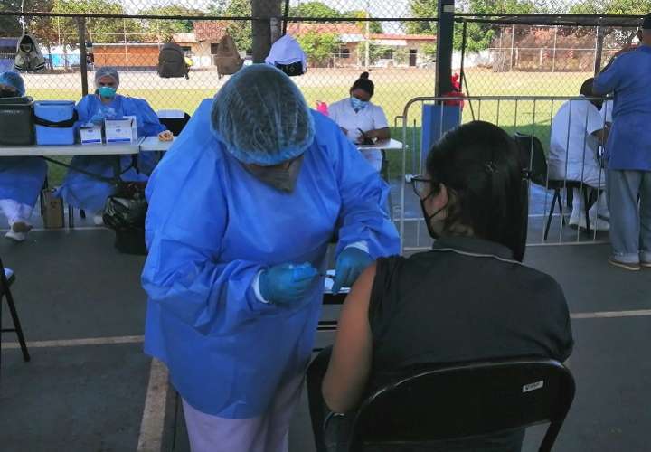 Más de 200 mil dosis de vacunas se han aplicado en la provincia de Herrera.