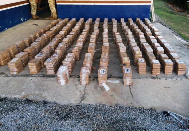 Incautan 800 paquetes de droga en una lancha en Punta Burica  [Video]