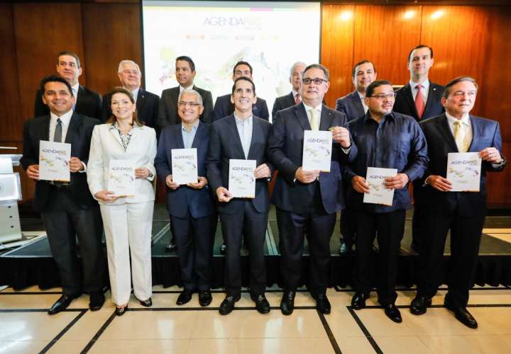Candidatos Presidenciales reciben documento final de Agenda País 2019-2024