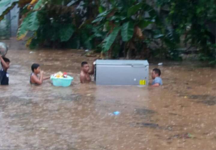 Inundaciones en Arraiján por fuerte lluvia