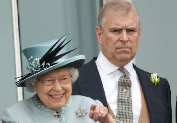 Isabel II ayudará al príncipe Andrés en su problema de abuso sexual