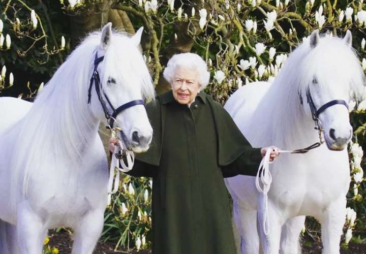 Isabel II cumple 96 años, la soberana británica más longeva
