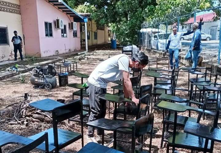  Tareas de restauración y reparación de sillas.