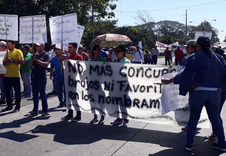 Docentes en Chiriquí en estado de alerta por retención de vacantes de  inglés