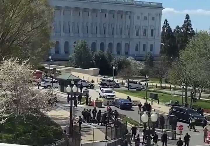 Un coche atropella a dos policías en el Capitolio de EEUU