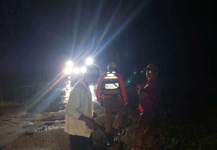 Fuerte lluvia en Veraguas provoca colapso de puente