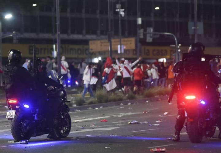 Disturbios e incidentes en Argentina por celebración de hinchas del River Plate