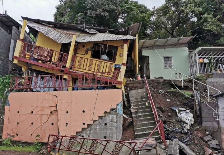 Colapsa casa en Los Andes en horas de la madrugada